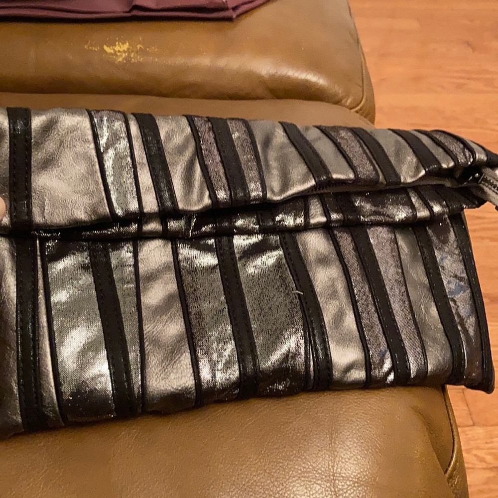 Express Clutch - Picture 2 of 7